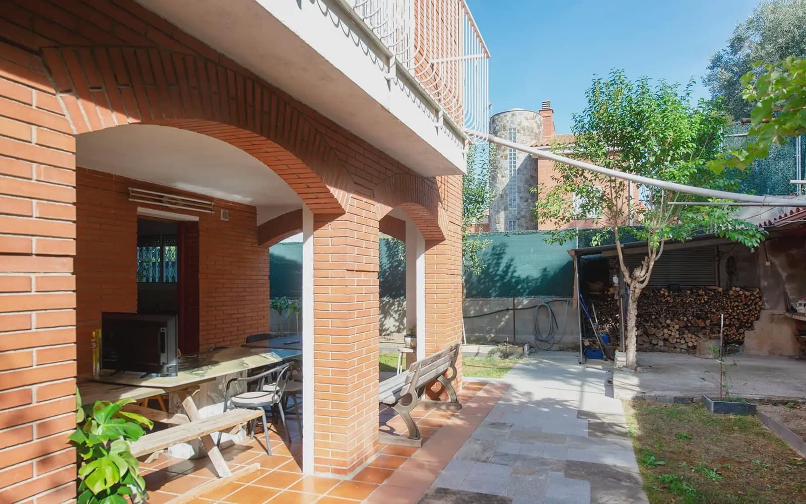 4 bedroom Villa for sale in Sant Fost de Campsentelles with garage - € 455,000 (Ref: 10160544)