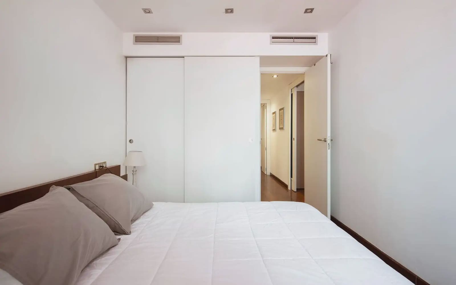 2 bedroom Flat for sale in Barcelona city - € 550,000 (Ref: 10165840)