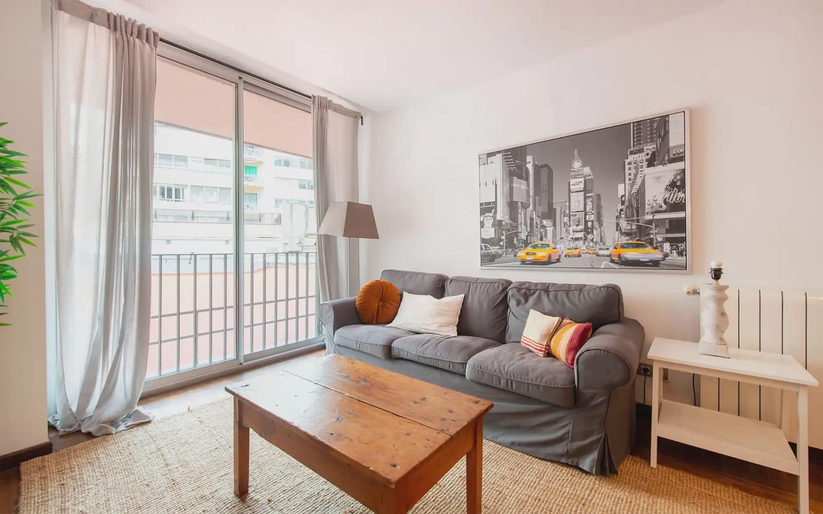2 bedroom Flat for sale in Barcelona city - € 550,000 (Ref: 10165840)