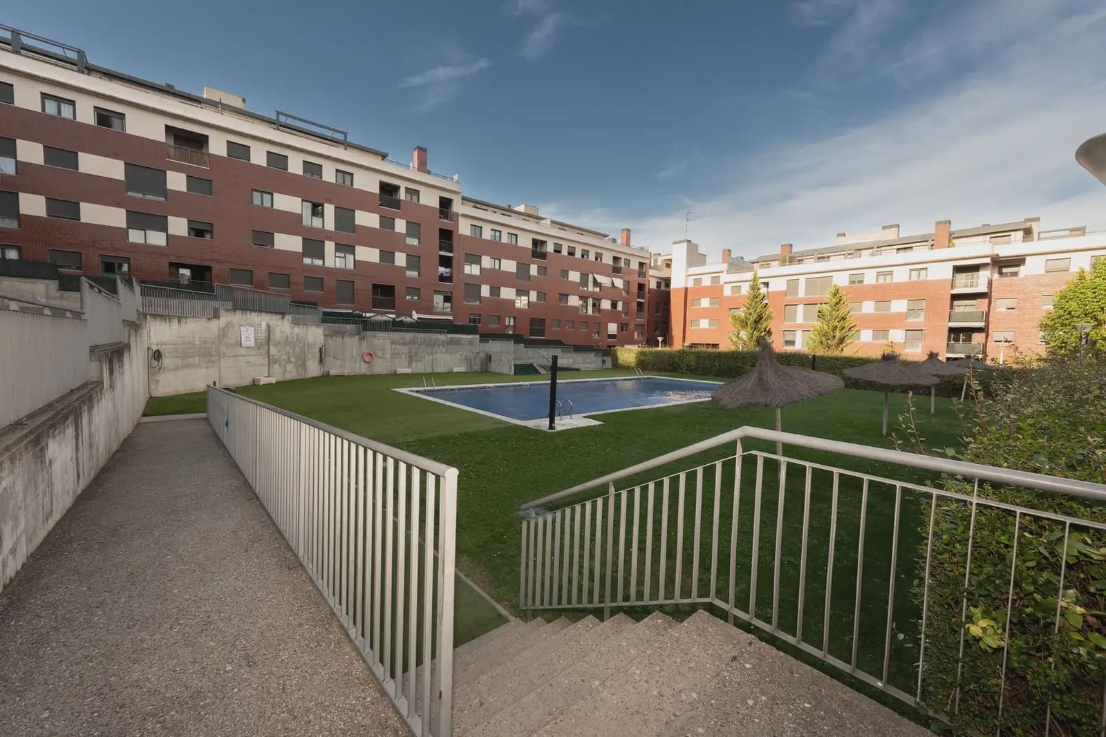 3 bedroom Flat for sale in Arroyo de la Encomienda with pool garage - € 249,500 (Ref: 10167938)