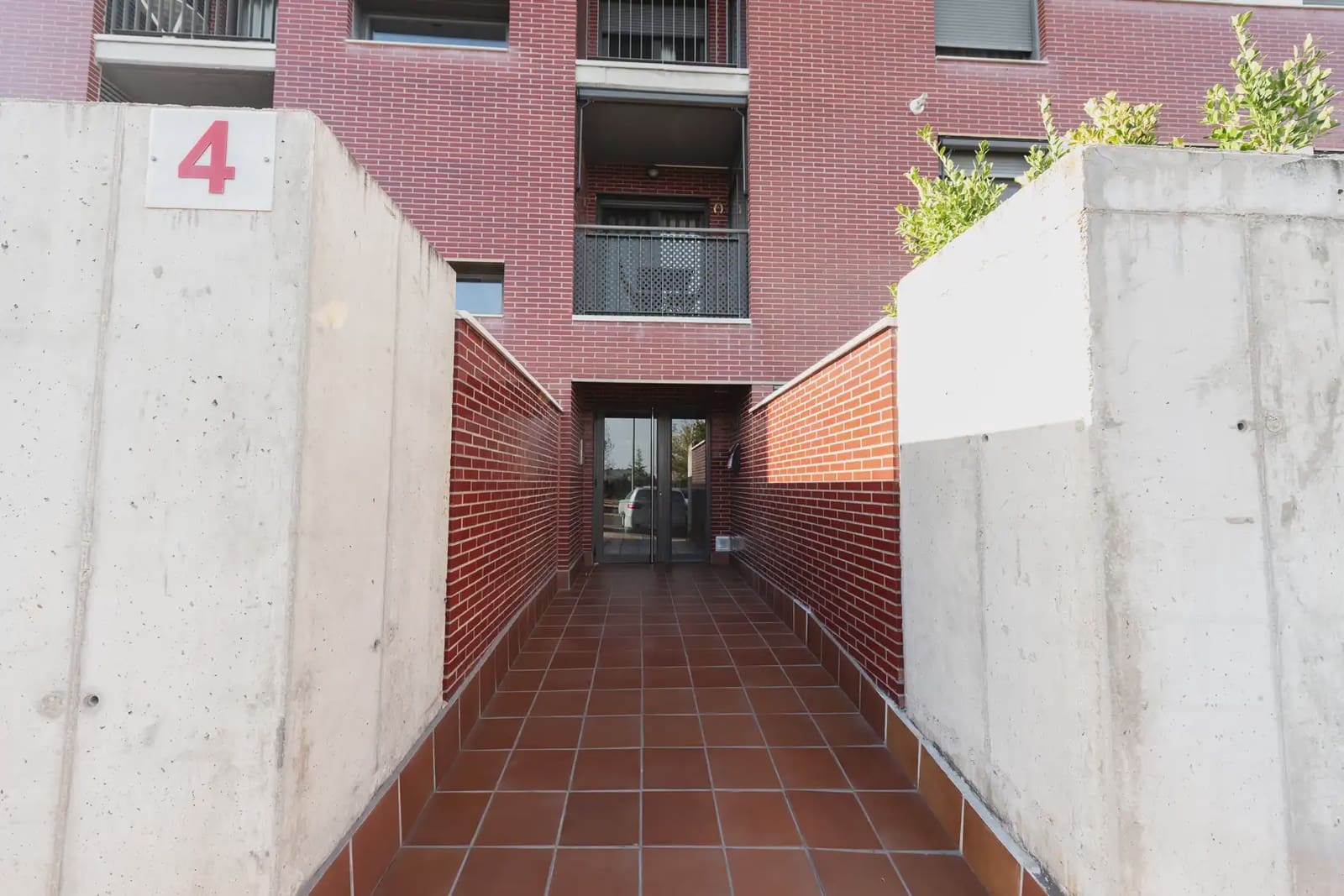 3 bedroom Flat for sale in Arroyo de la Encomienda with pool garage - € 249,500 (Ref: 10167938)
