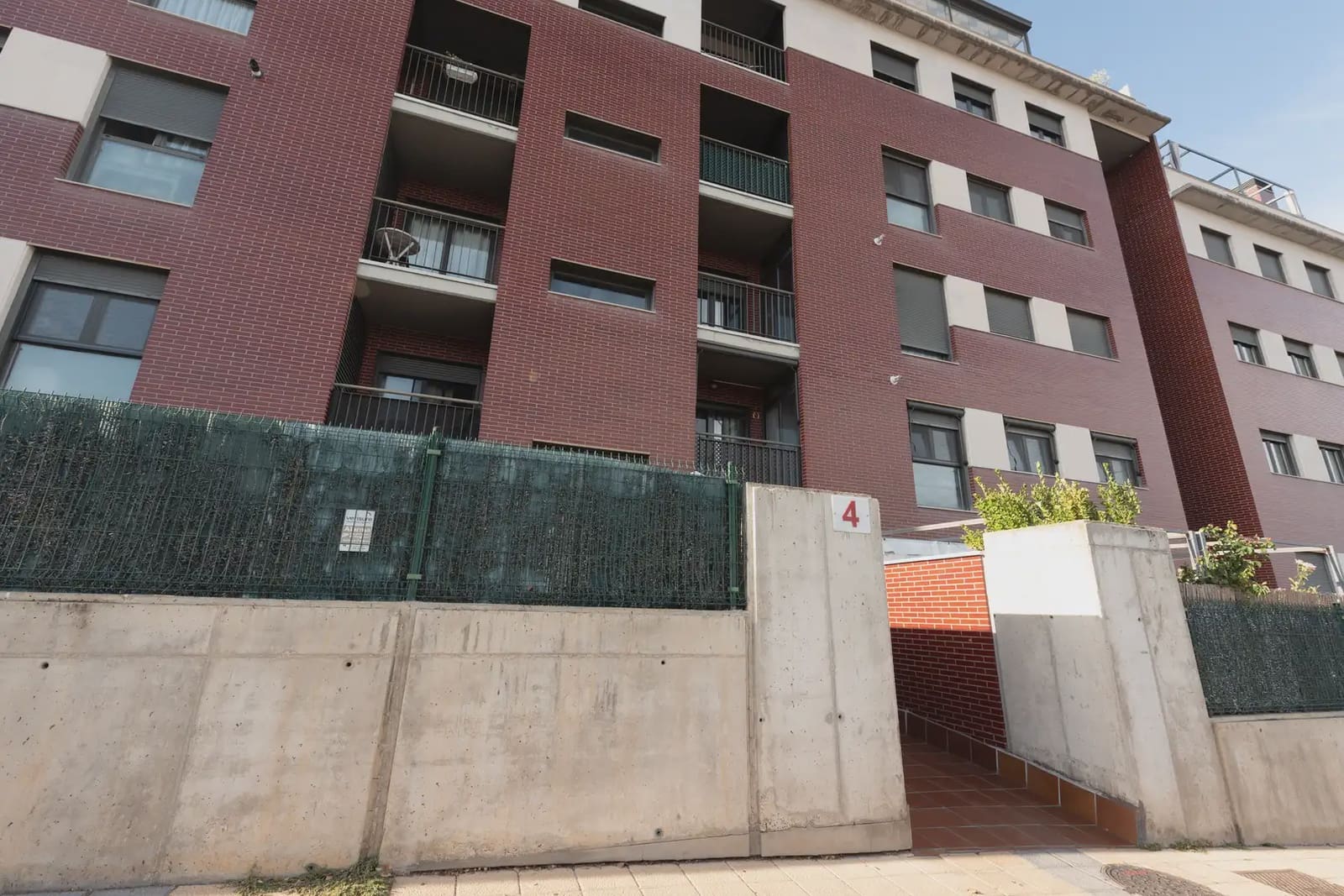 3 bedroom Flat for sale in Arroyo de la Encomienda with pool garage - € 249,500 (Ref: 10167938)