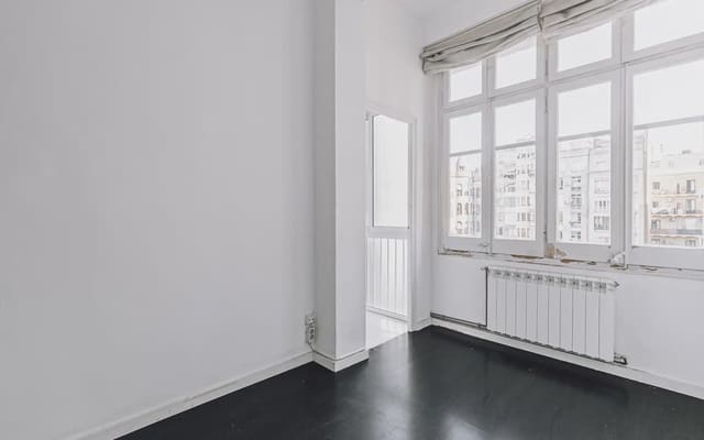 Piso de 3 habitaciones en L'Antiga Esquerra de L'Eixample, Barcelona ciudad en venta - 579.000 € (Ref: 10172968)