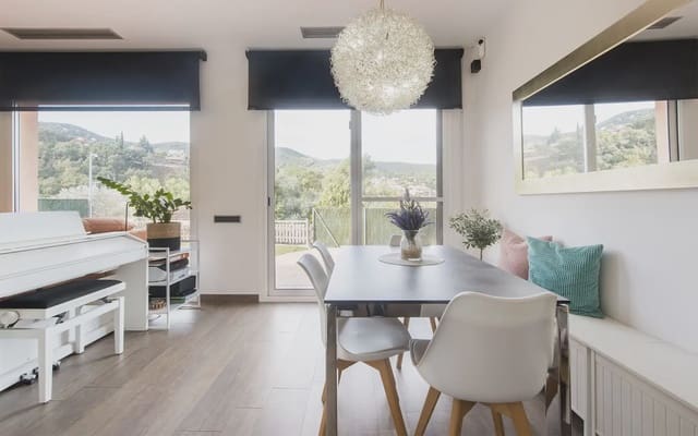 Chalet de 7 habitaciones en Sant Fost de Campsentelles en venta con garaje - 890.000 € (Ref: 10172970)