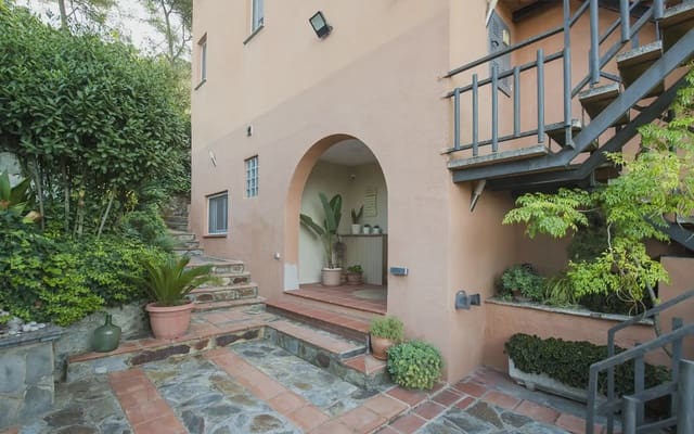Chalet de 7 habitaciones en Sant Fost de Campsentelles en venta con garaje - 890.000 € (Ref: 10172970)