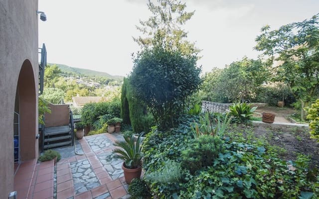 Chalet de 7 habitaciones en Sant Fost de Campsentelles en venta con garaje - 890.000 € (Ref: 10172970)