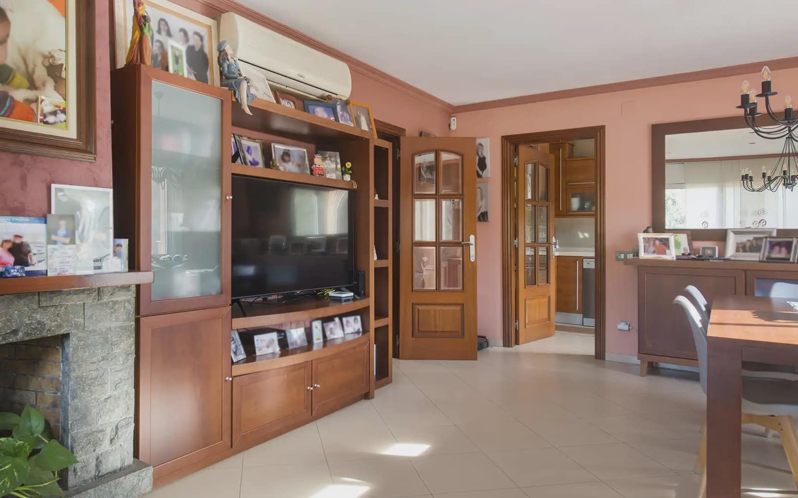 7 soveværelse Villa til salg i Sant Fost de Campsentelles med garage - € 395.000 (Ref: 10177517)
