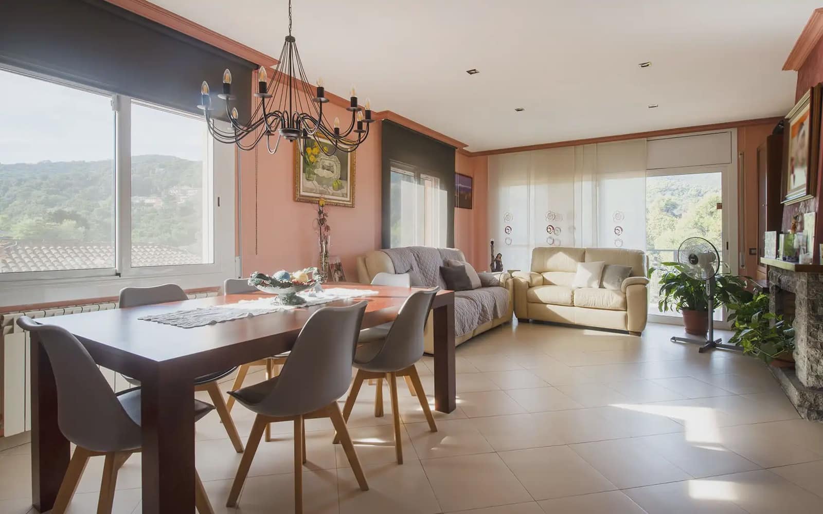 7 soveværelse Villa til salg i Sant Fost de Campsentelles med garage - € 395.000 (Ref: 10177517)