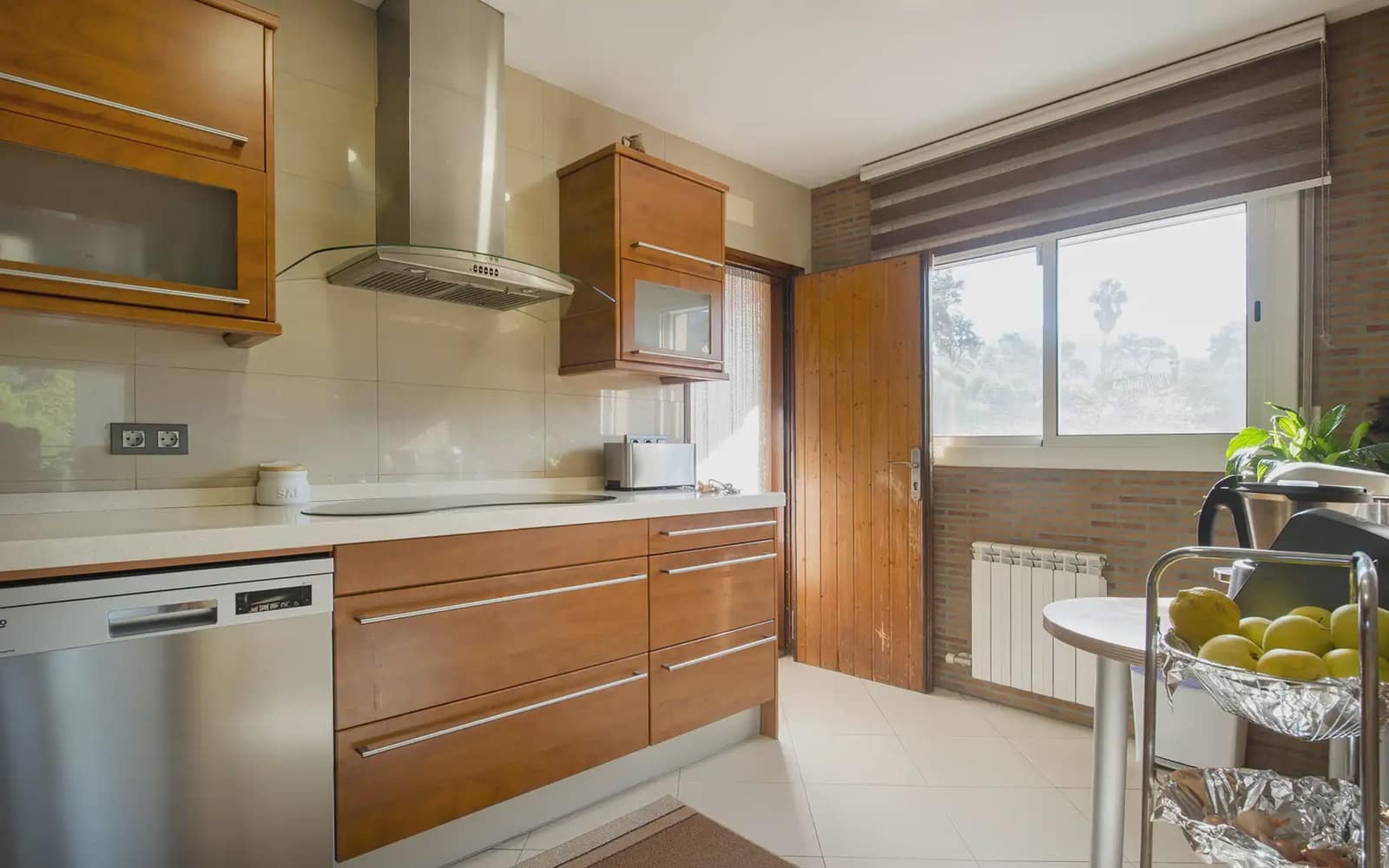 7 soveværelse Villa til salg i Sant Fost de Campsentelles med garage - € 395.000 (Ref: 10177517)