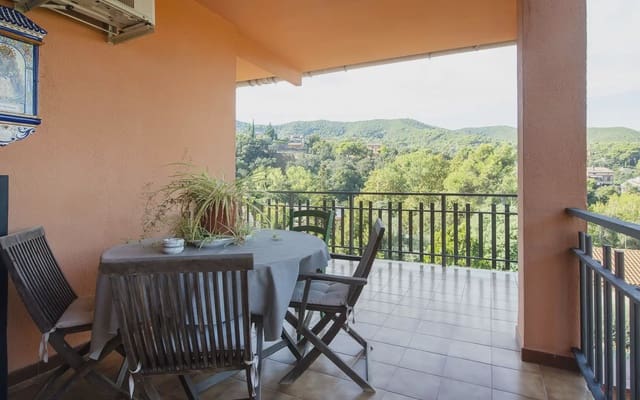 7 soveværelse Villa til salg i Sant Fost de Campsentelles med garage - € 395.000 (Ref: 10177517)