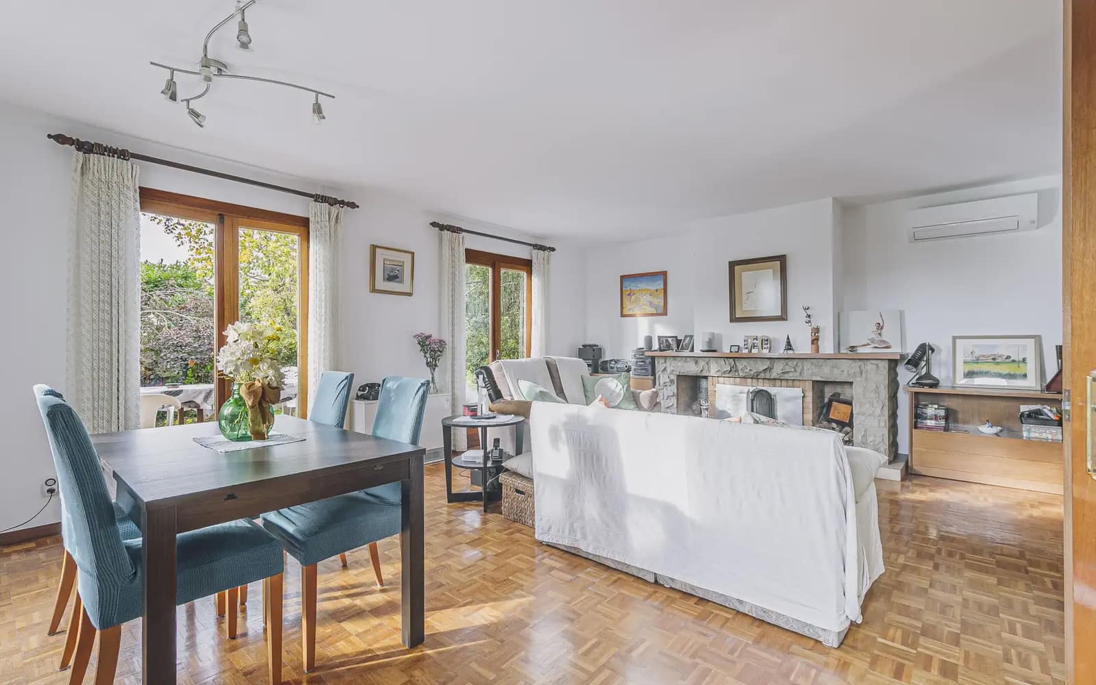 5 bedroom Villa for sale in Sant Fruitos de Bages with garage - € 459,000 (Ref: 10179416)