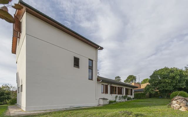 5 bedroom Villa for sale in Sant Fruitós de Bages - € 459,000 (Ref: 10179416)