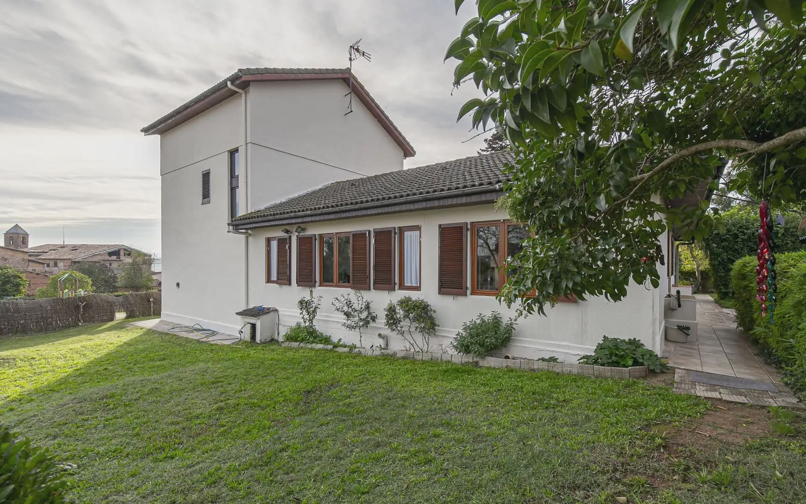 5 bedroom Villa for sale in Sant Fruitos de Bages with garage - € 459,000 (Ref: 10179416)