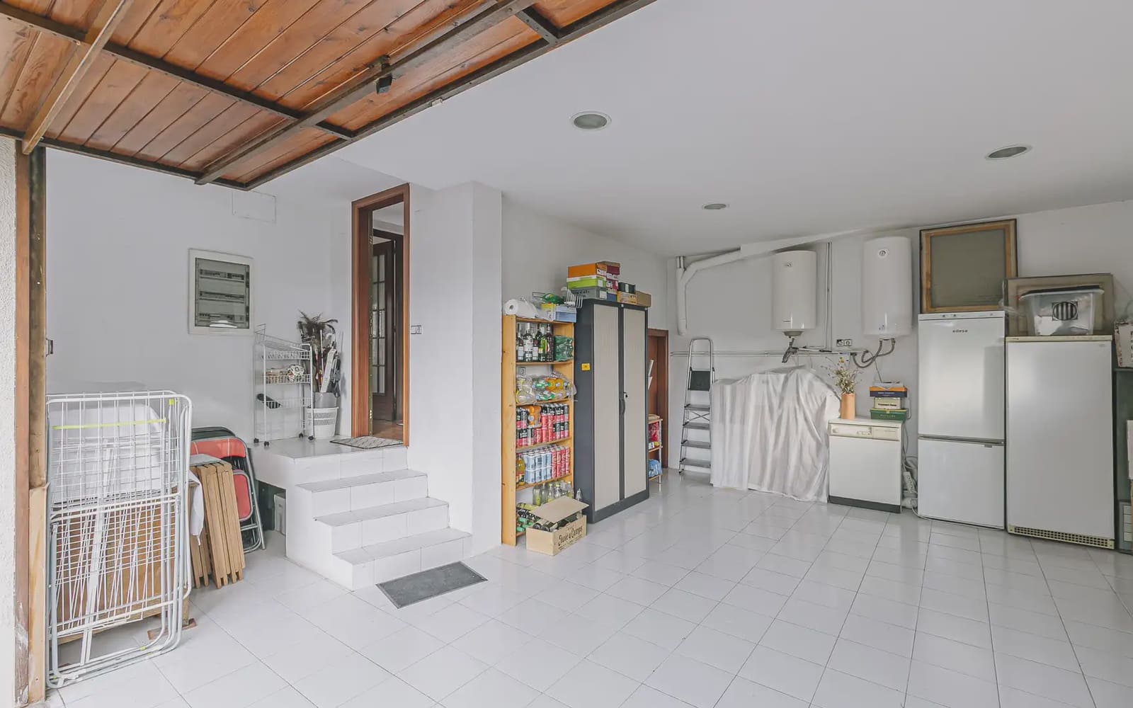 5 bedroom Villa for sale in Sant Fruitos de Bages with garage - € 459,000 (Ref: 10179416)