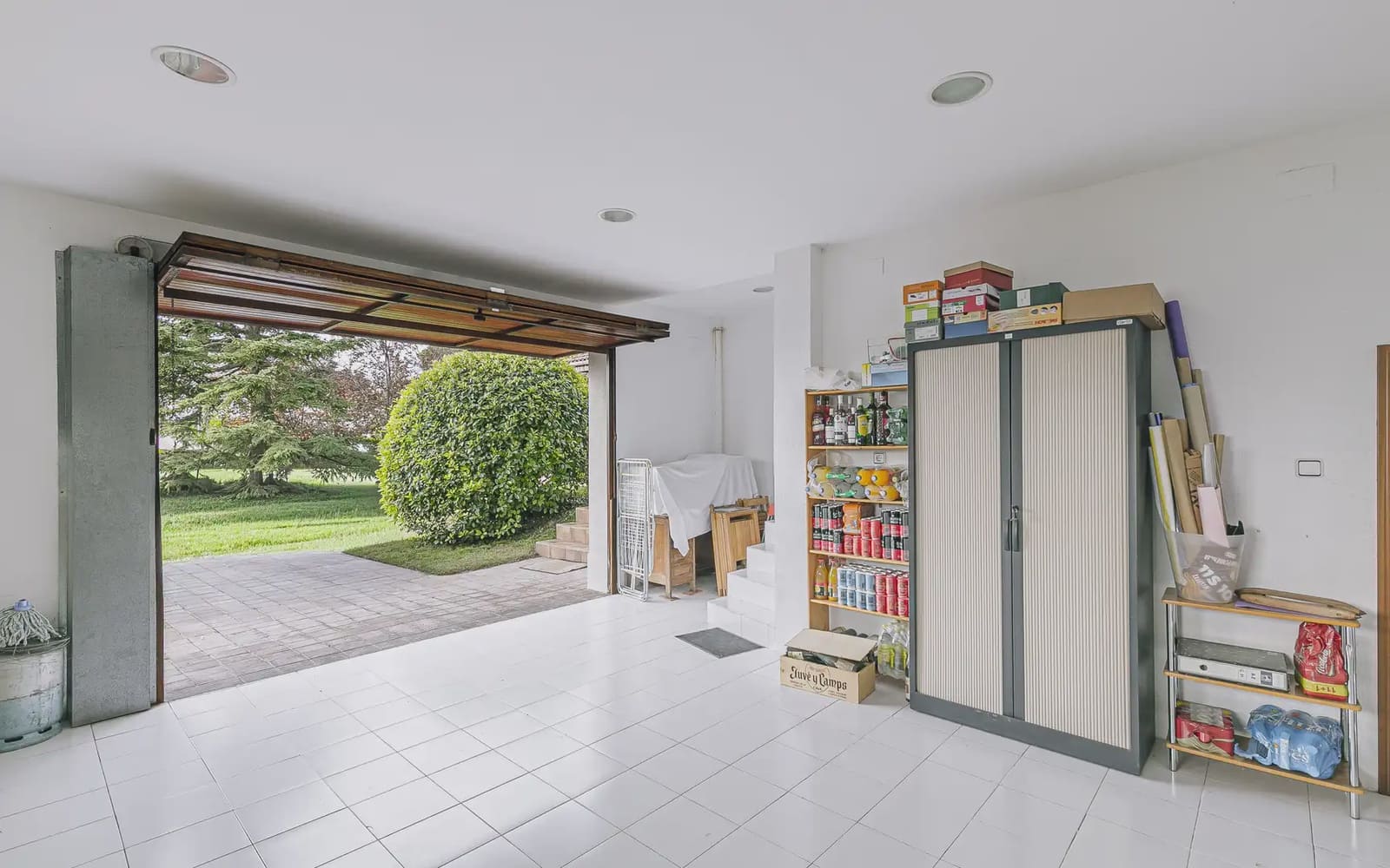 5 bedroom Villa for sale in Sant Fruitos de Bages with garage - € 459,000 (Ref: 10179416)