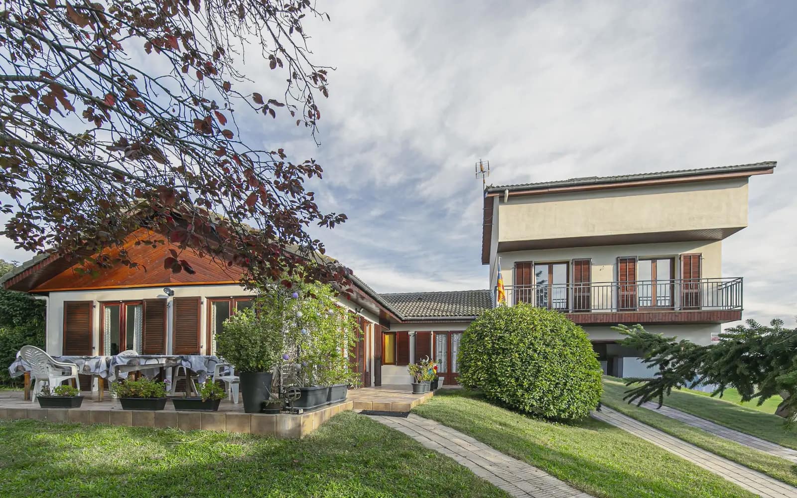 5 bedroom Villa for sale in Sant Fruitos de Bages with garage - € 459,000 (Ref: 10179416)