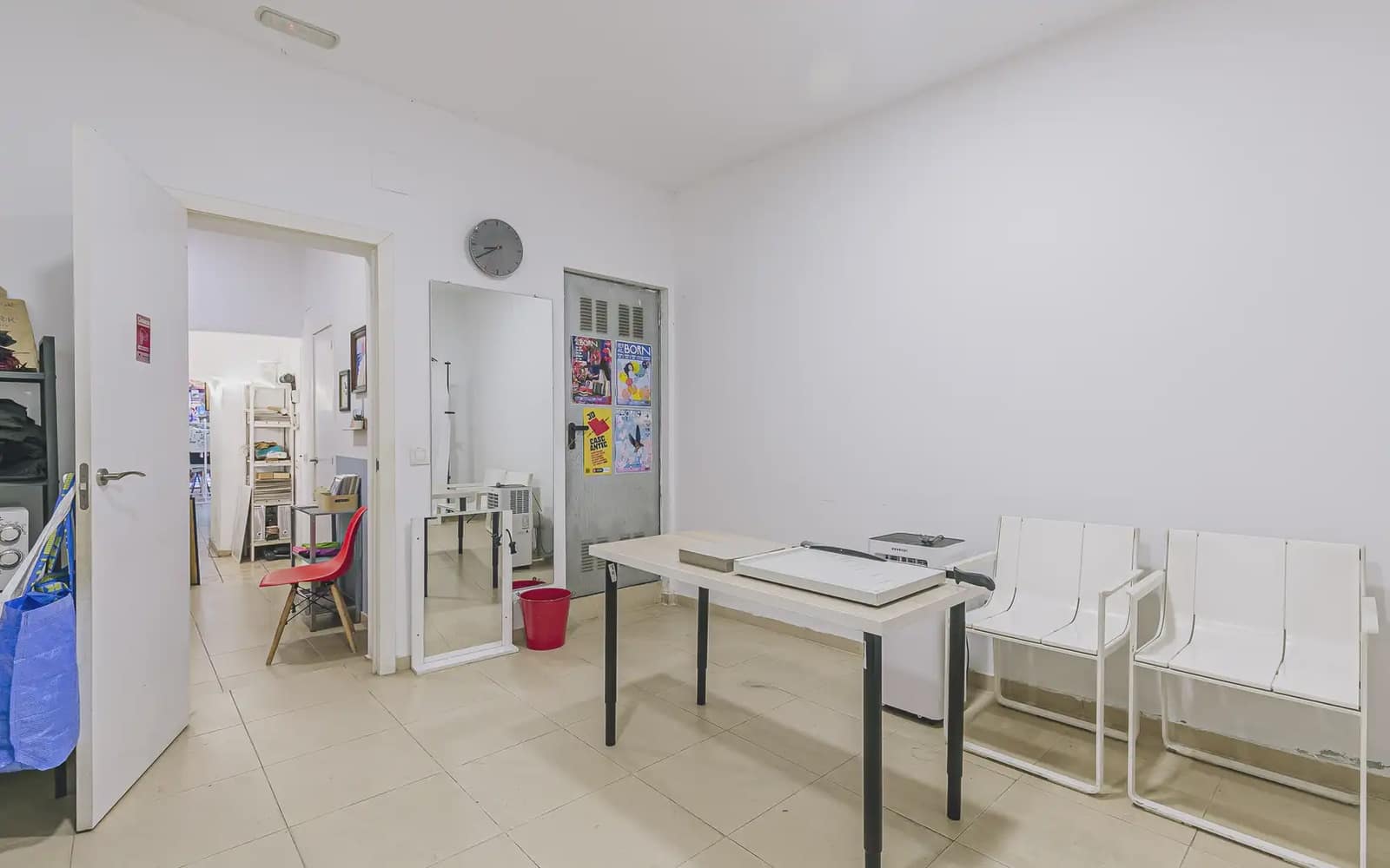 Erhverv til salg i Barcelona by - € 275.000 (Ref: 10182021)