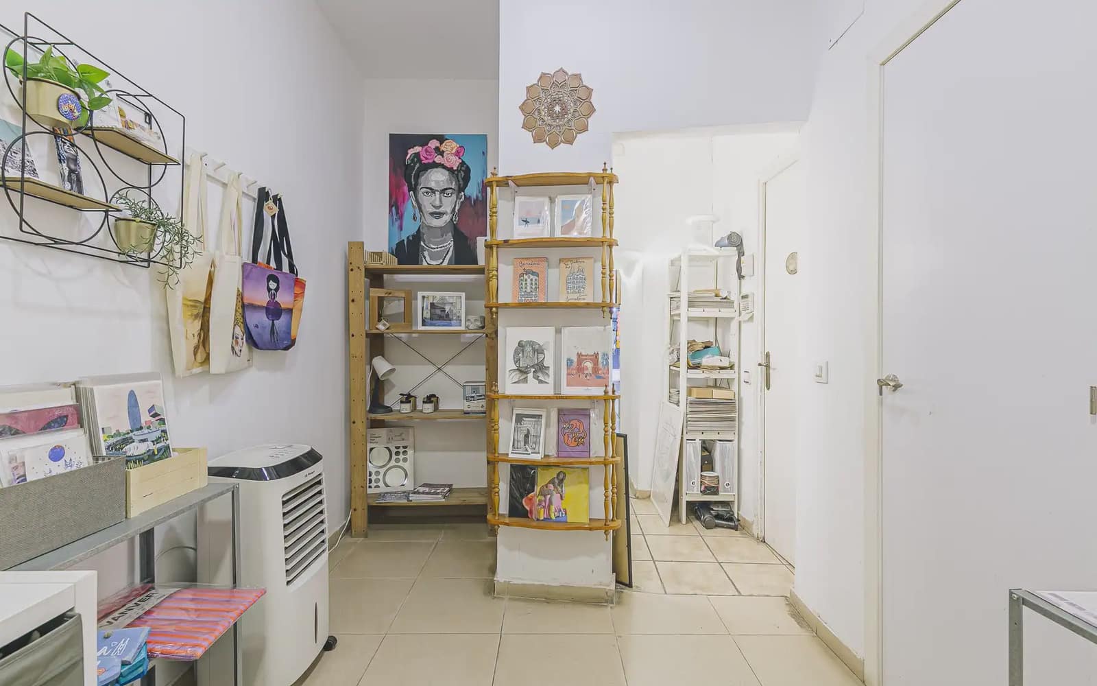 Erhverv til salg i Barcelona by - € 275.000 (Ref: 10182021)