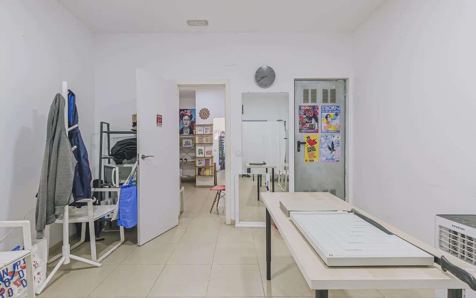 Erhverv til salg i Barcelona by - € 275.000 (Ref: 10182021)