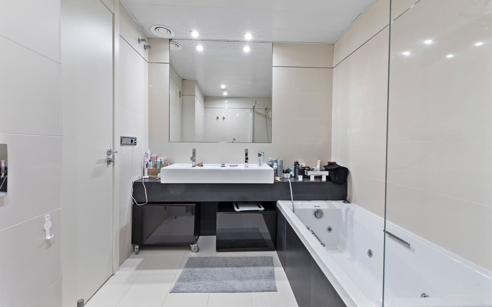 3 soveværelse Lejlighed til salg i Barcelona by med swimmingpool garage - € 1.690.000 (Ref: 8585227)