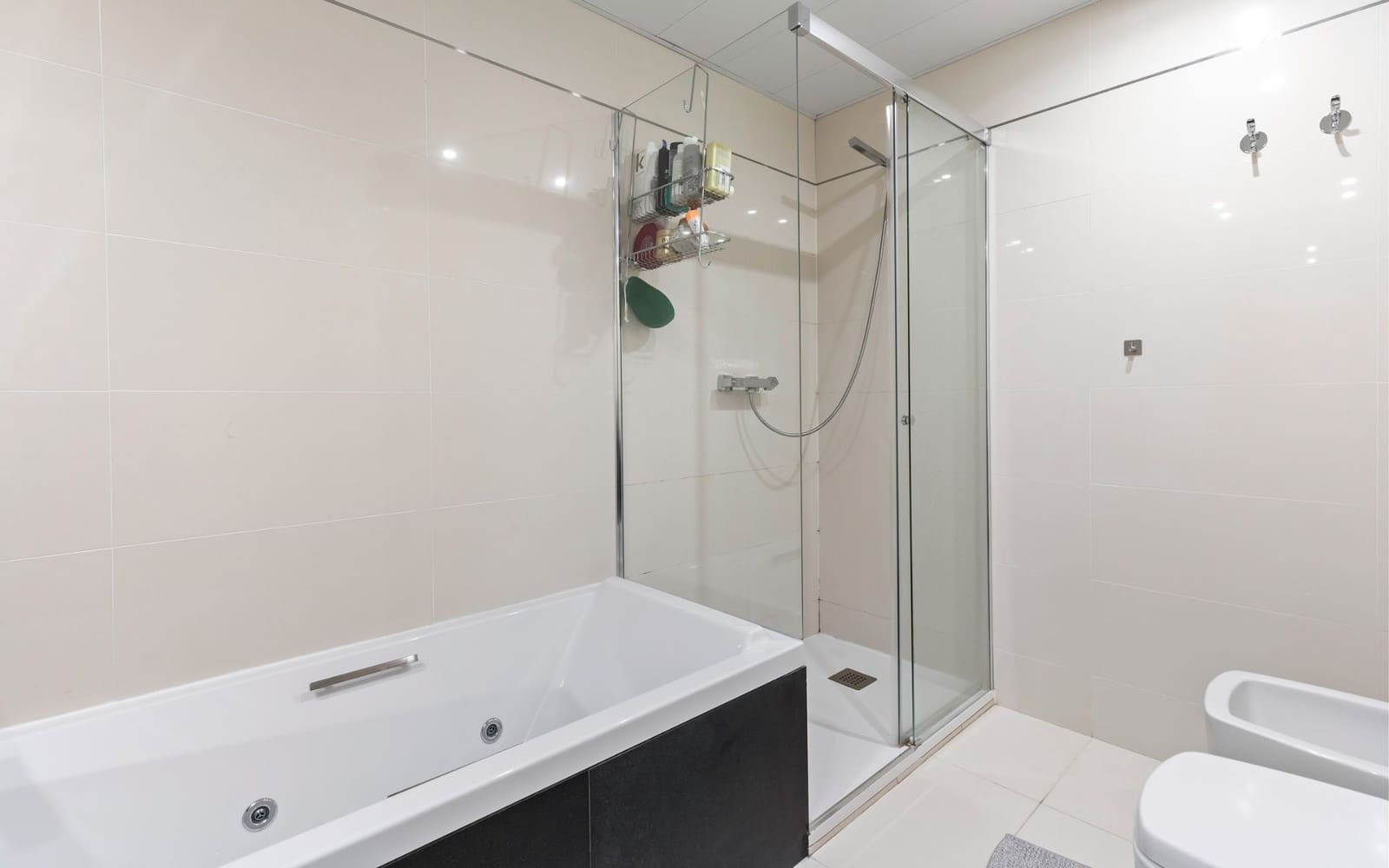 3 soveværelse Lejlighed til salg i Barcelona by med swimmingpool garage - € 1.690.000 (Ref: 8585227)