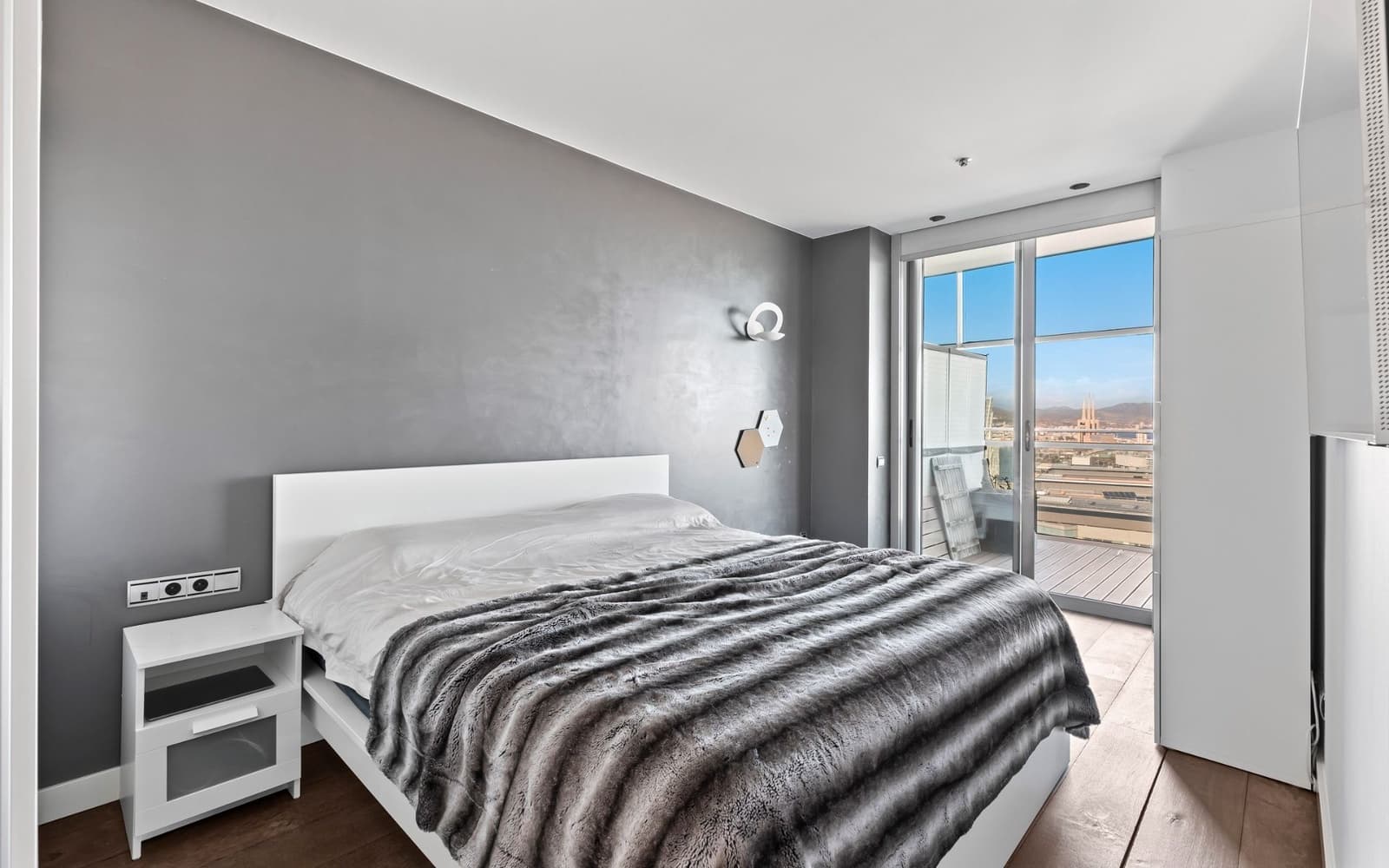 3 soveværelse Lejlighed til salg i Barcelona by med swimmingpool garage - € 1.690.000 (Ref: 8585227)