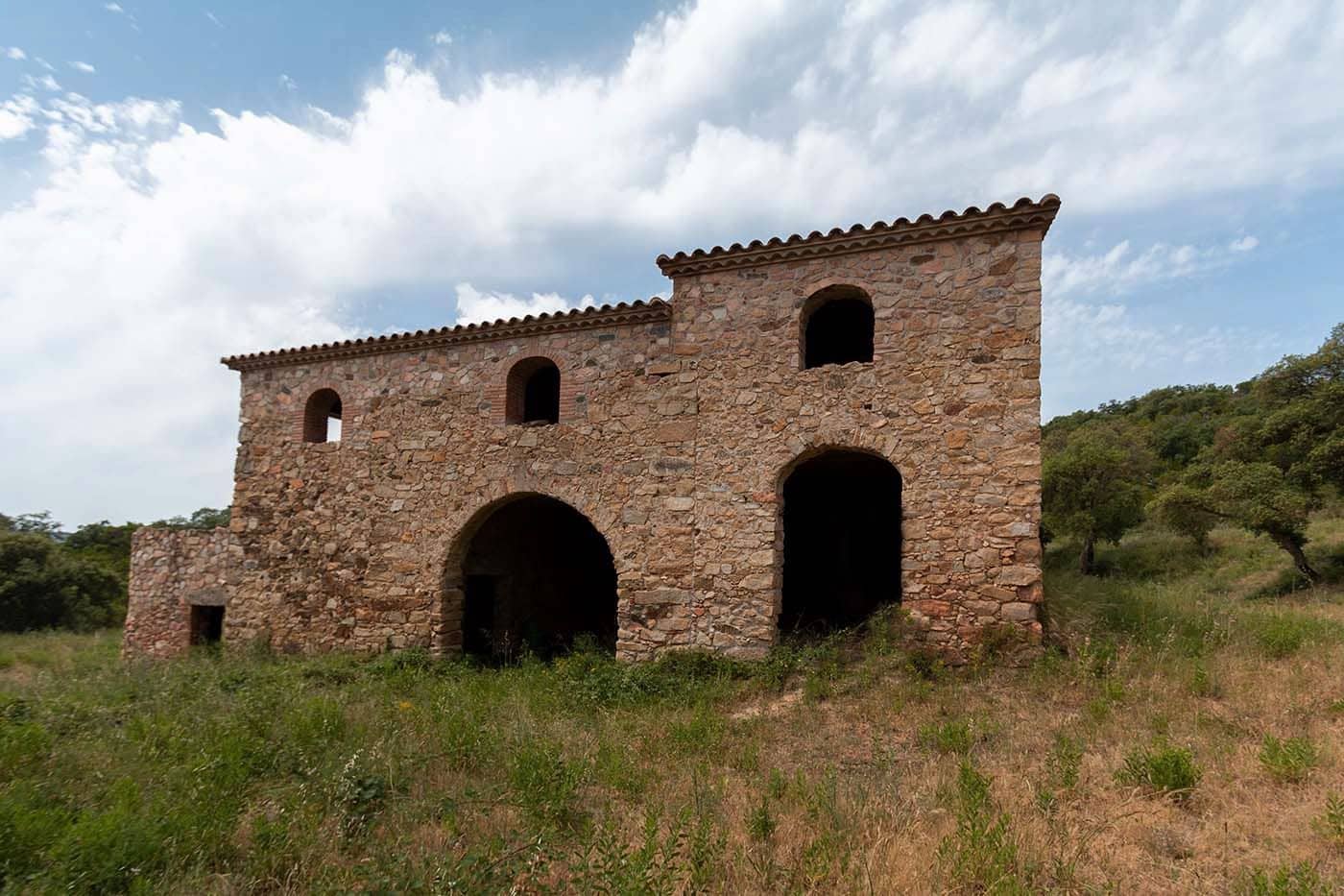 8 soveværelse Finca/Landehus til salg i Cruilles Monells i Sant Sadurni de I'Heura - € 1.000.000 (Ref: 8585235)
