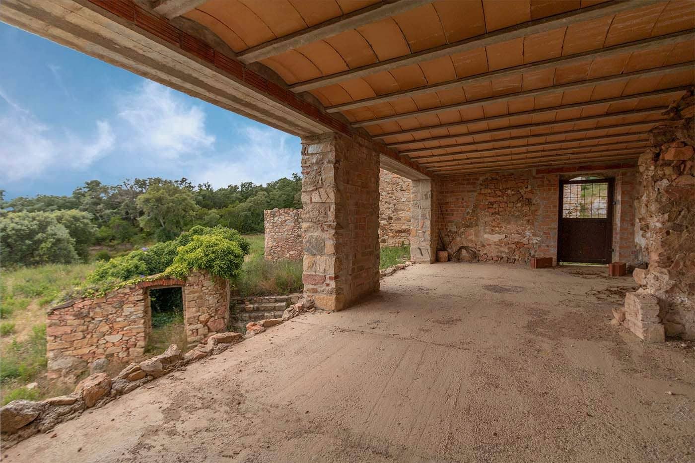 8 soveværelse Finca/Landehus til salg i Cruilles Monells i Sant Sadurni de I'Heura - € 1.000.000 (Ref: 8585235)
