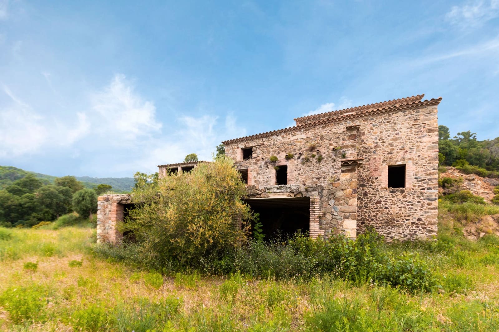 6 soveværelse Finca/Landehus til salg i Cruilles Monells i Sant Sadurni de I'Heura med garage - € 1.050.000 (Ref: 8585237)