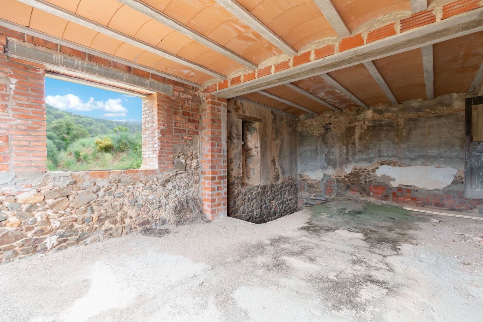 6 soveværelse Finca/Landehus til salg i Cruilles Monells i Sant Sadurni de I'Heura med garage - € 1.050.000 (Ref: 8585237)
