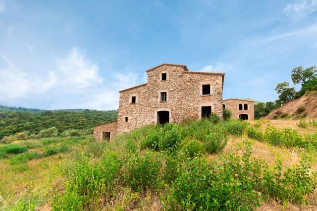 6 soveværelse Finca/Landehus til salg i Cruïlles Monells i Sant Sadurní de I'Heura med garage - € 1.050.000 (Ref: 8585237)