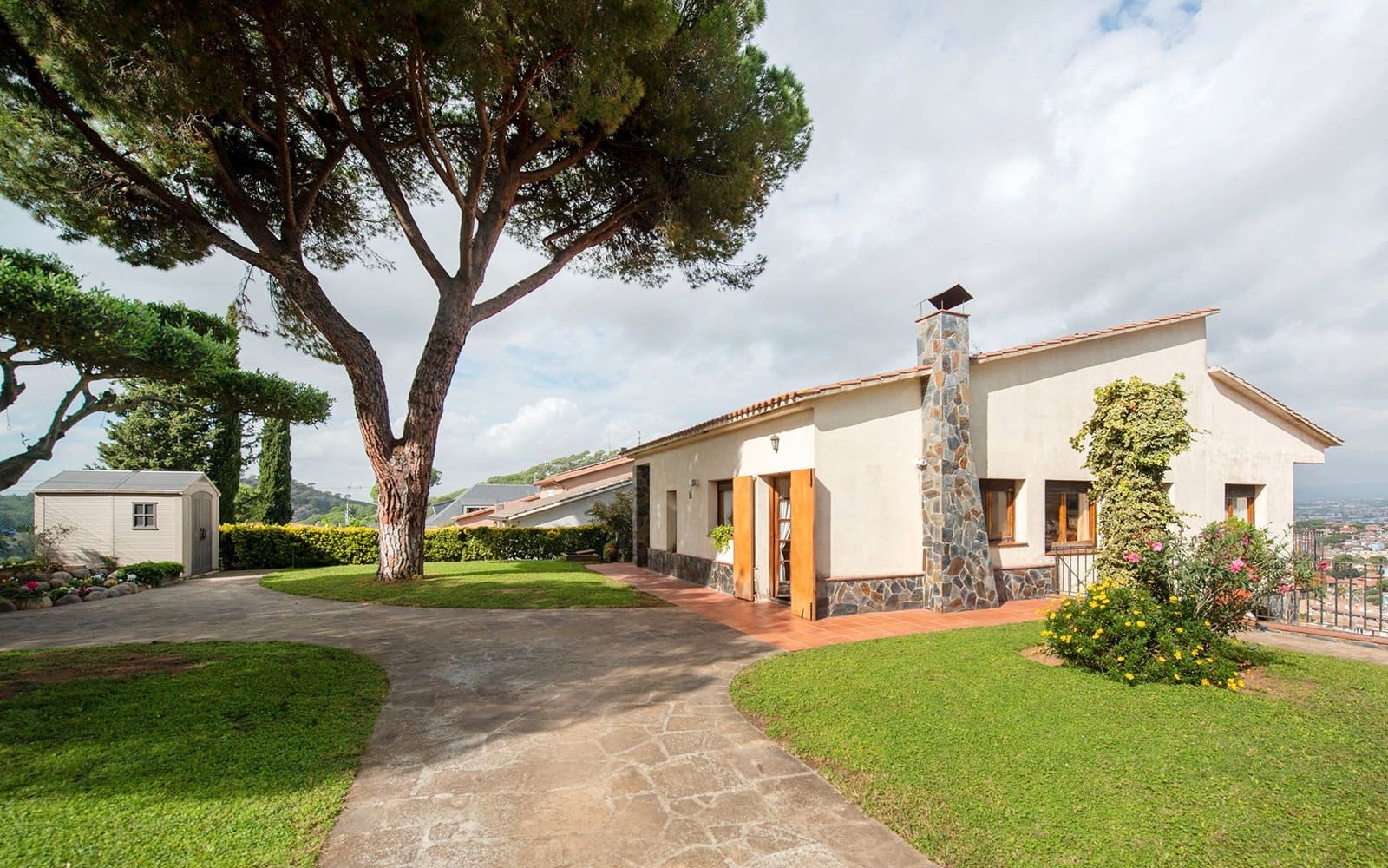 5 soveværelse Villa til salg i Sant Fost de Campsentelles med garage - € 570.000 (Ref: 8598374)