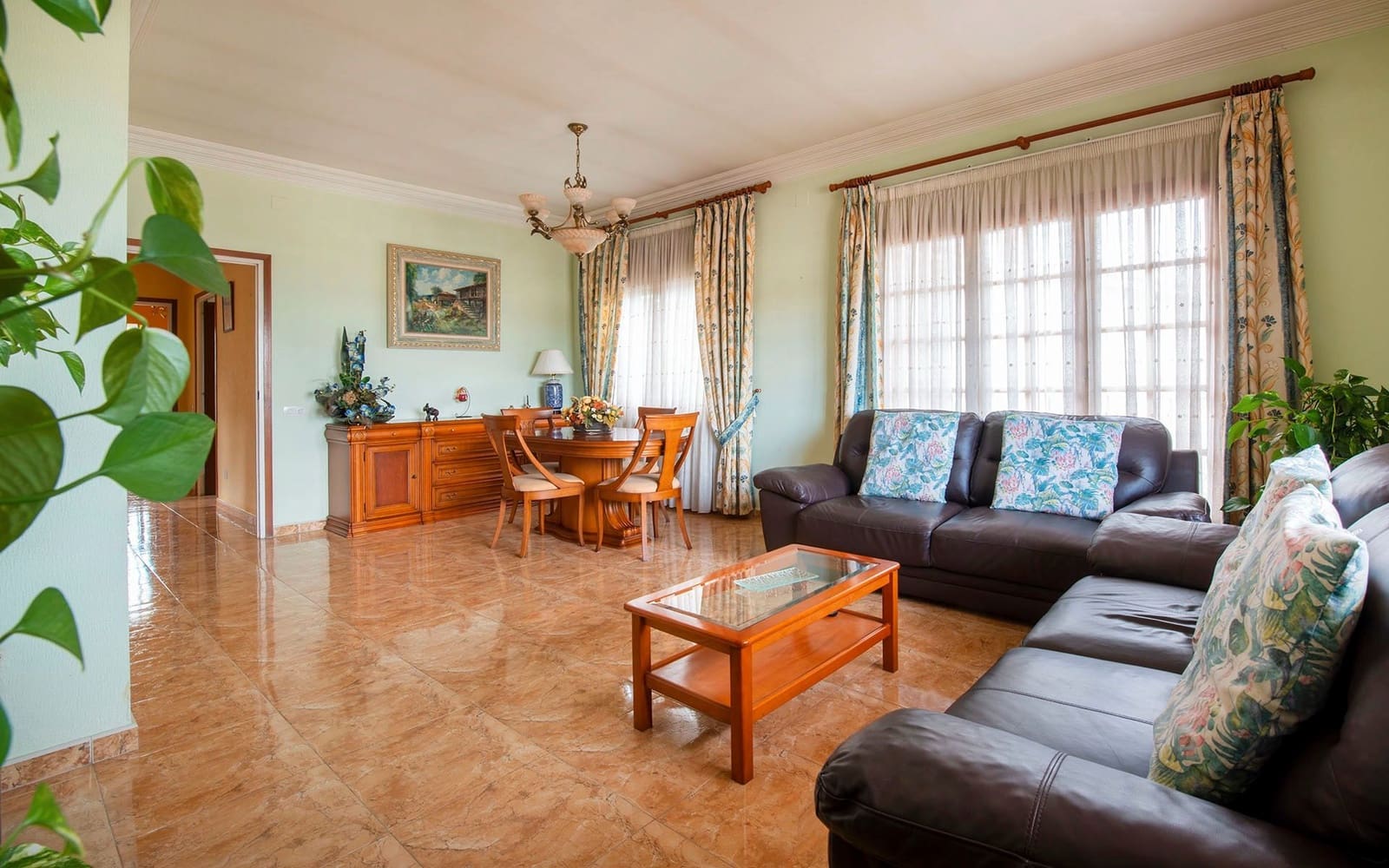 5 soveværelse Villa til salg i Sant Fost de Campsentelles med garage - € 570.000 (Ref: 8598374)