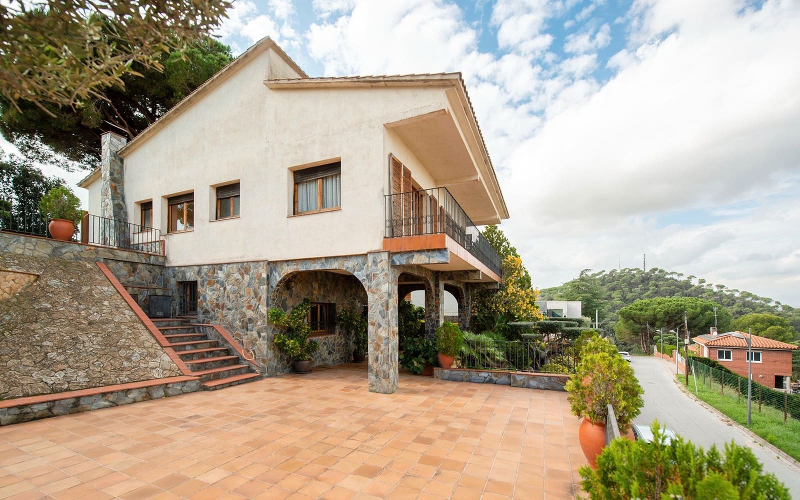 5 soveværelse Villa til salg i Sant Fost de Campsentelles med garage - € 570.000 (Ref: 8598374)