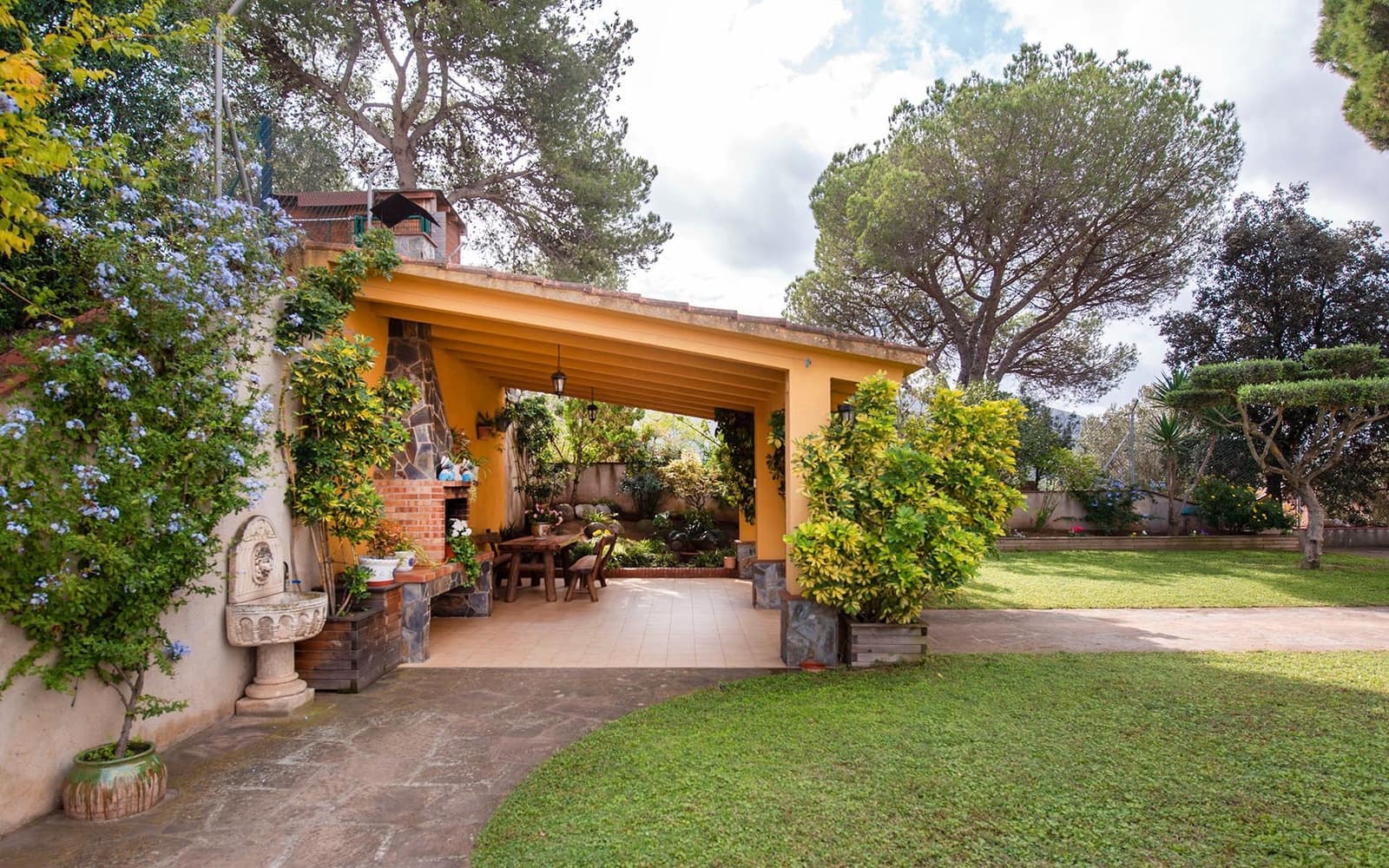 5 soveværelse Villa til salg i Sant Fost de Campsentelles med garage - € 570.000 (Ref: 8598374)