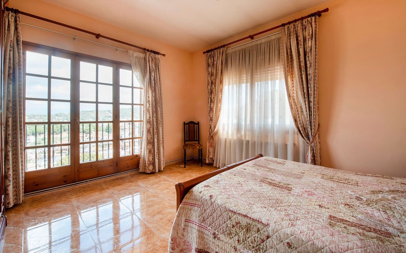 5 soveværelse Villa til salg i Sant Fost de Campsentelles med garage - € 570.000 (Ref: 8598374)