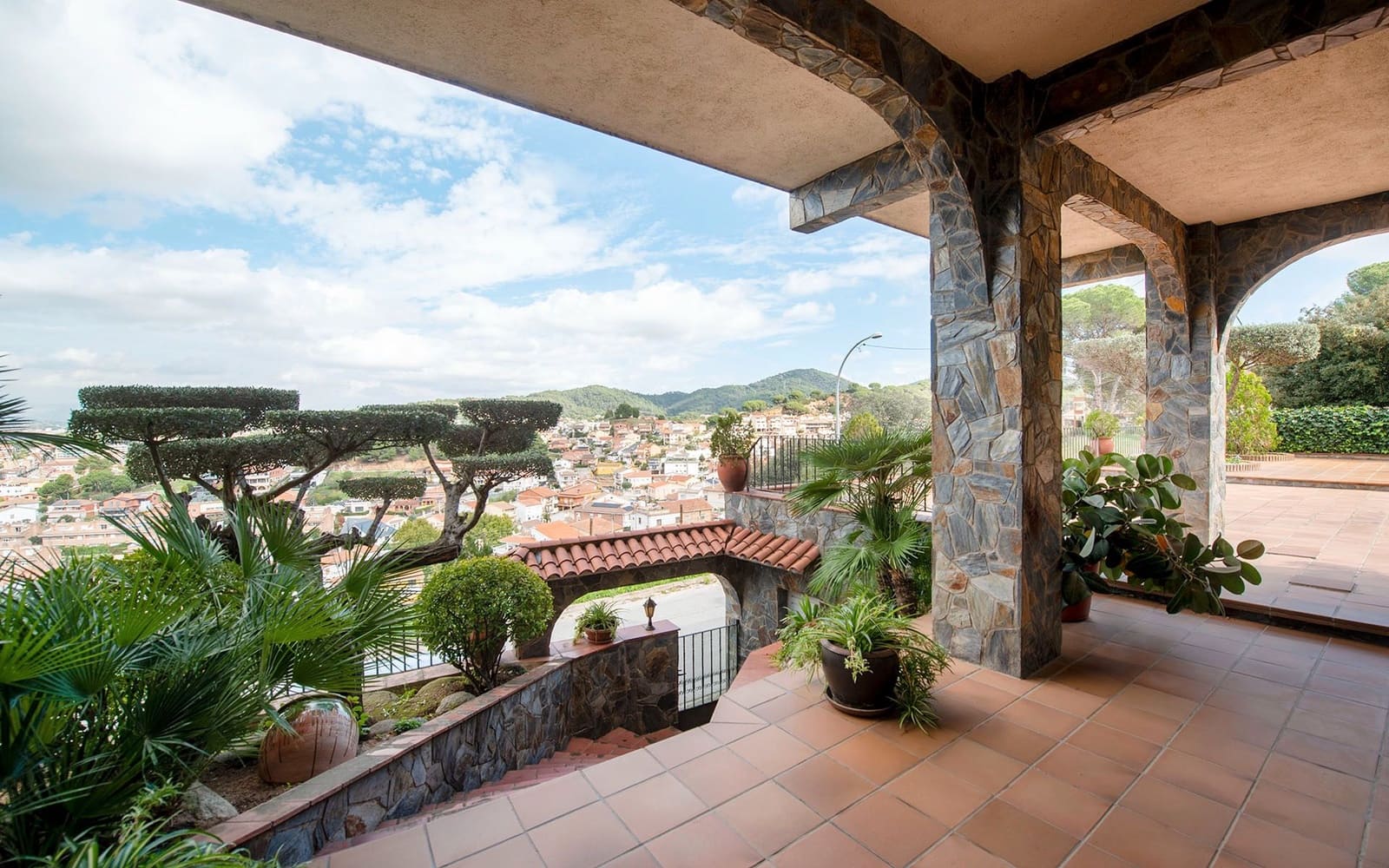 5 soveværelse Villa til salg i Sant Fost de Campsentelles med garage - € 570.000 (Ref: 8598374)