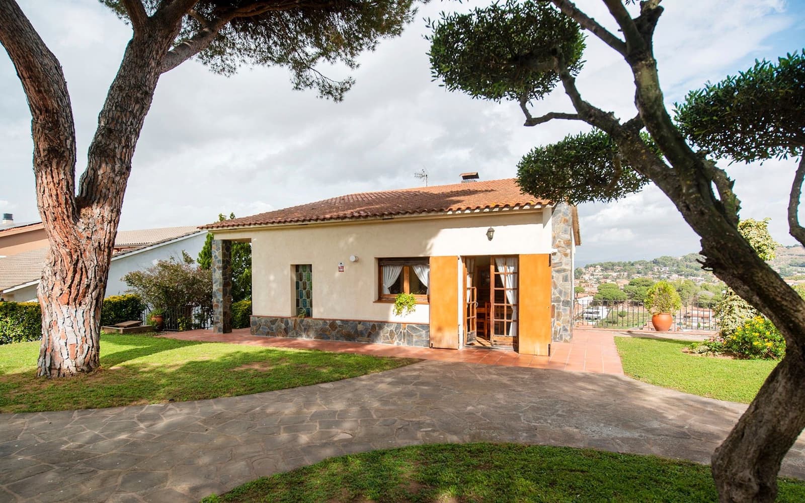 5 soveværelse Villa til salg i Sant Fost de Campsentelles med garage - € 570.000 (Ref: 8598374)