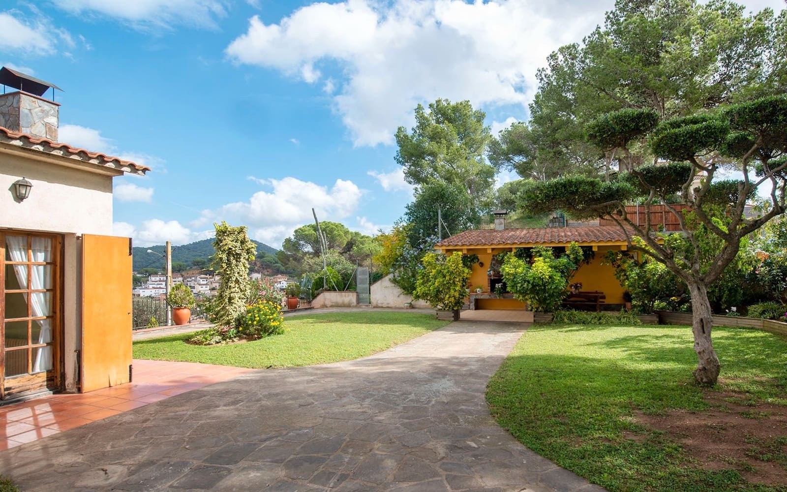 5 soveværelse Villa til salg i Sant Fost de Campsentelles med garage - € 570.000 (Ref: 8598374)