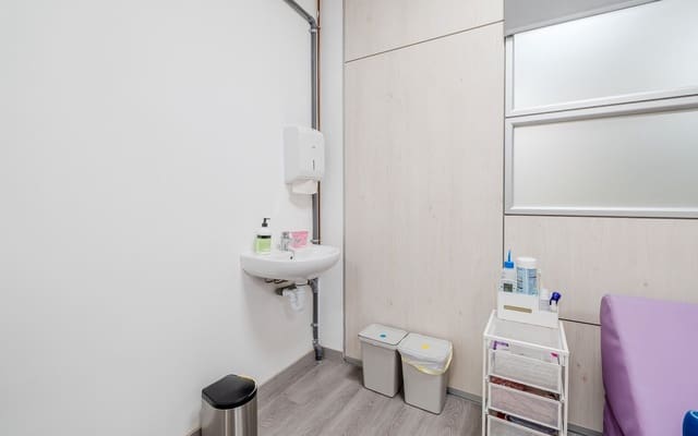 Erhverv til salg i Girona by - € 230.000 (Ref: 8602695)