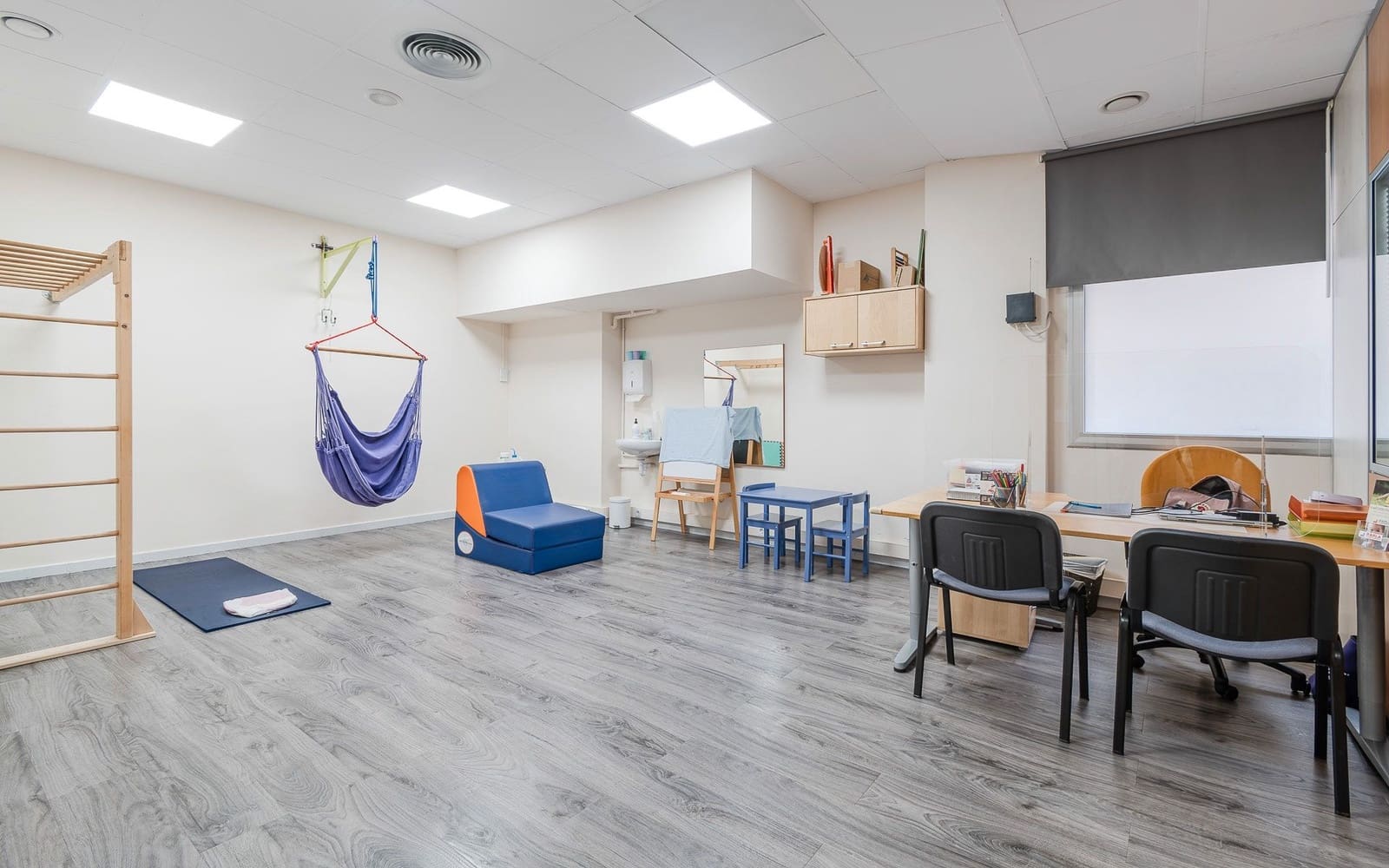 Commercial for sale in Girona city - € 230,000 (Ref: 8602695)