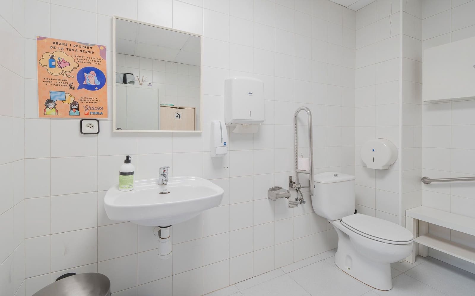 Commercial for sale in Girona city - € 230,000 (Ref: 8602695)