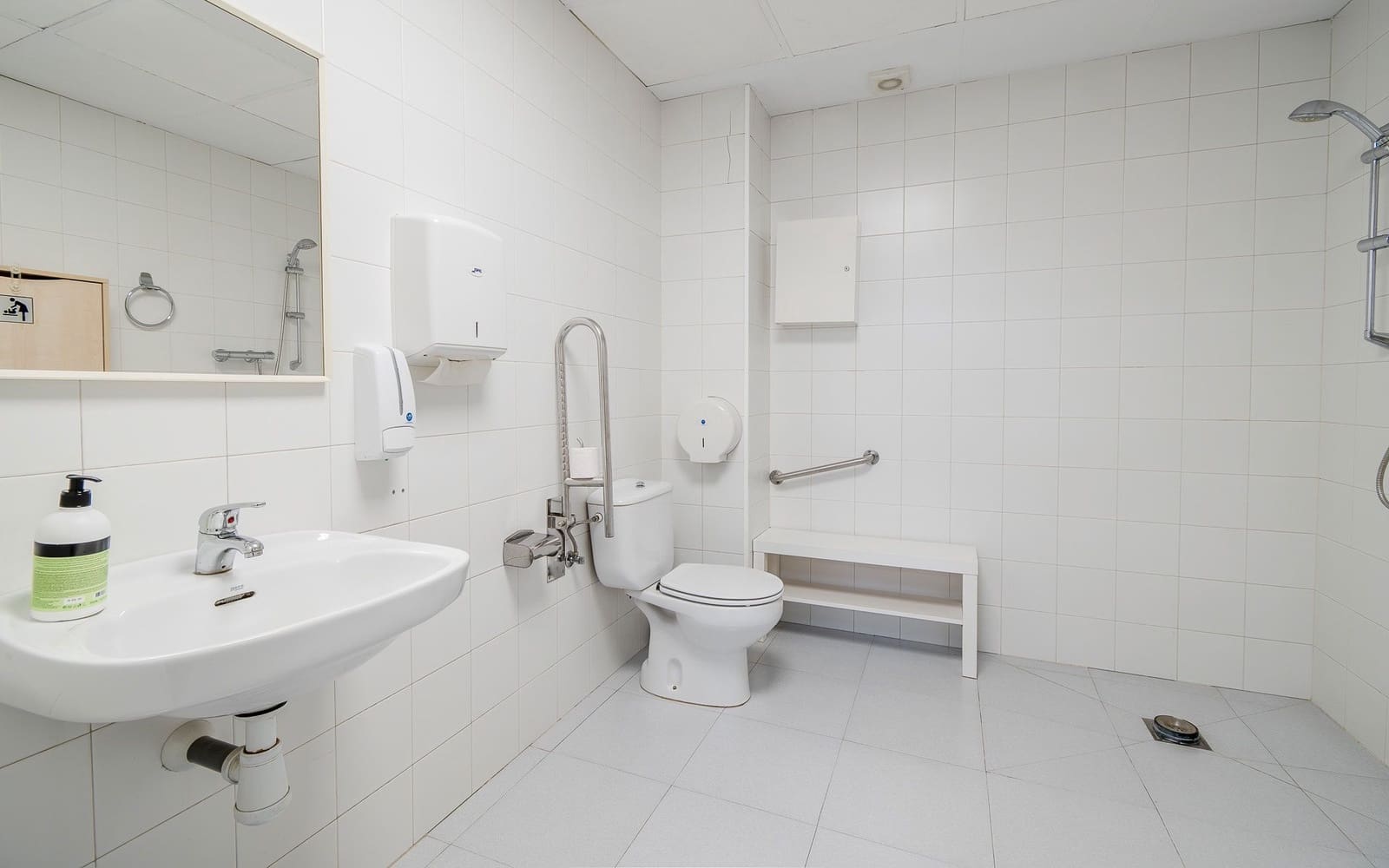 Commercial for sale in Girona city - € 230,000 (Ref: 8602695)