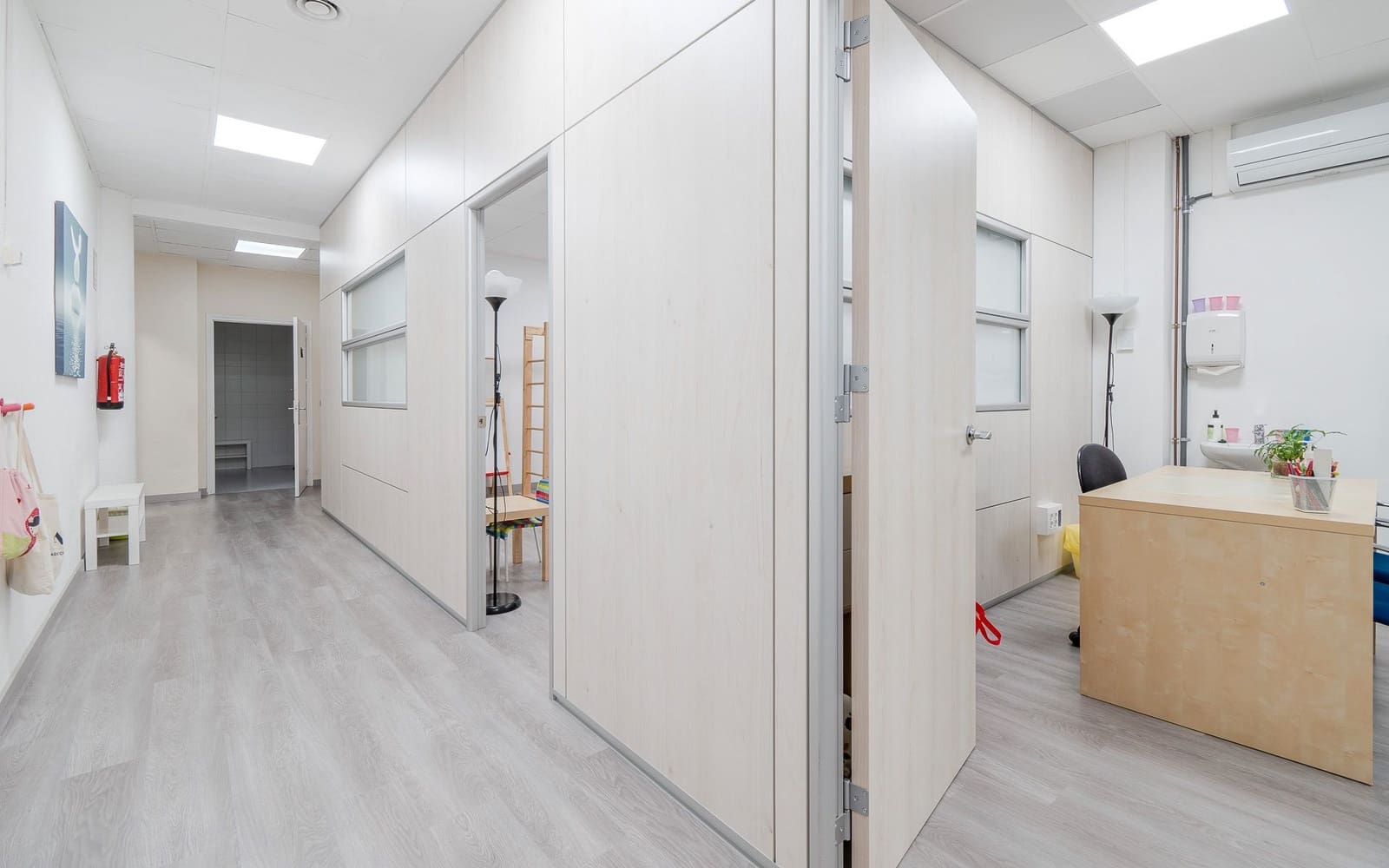 Commercial for sale in Girona city - € 230,000 (Ref: 8602695)