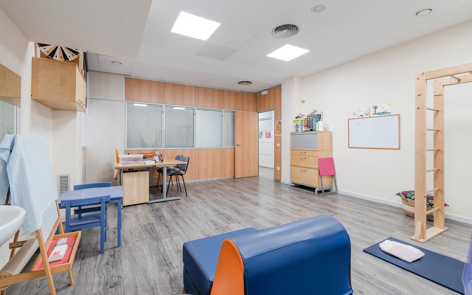 Commercial for sale in Girona city - € 230,000 (Ref: 8602695)