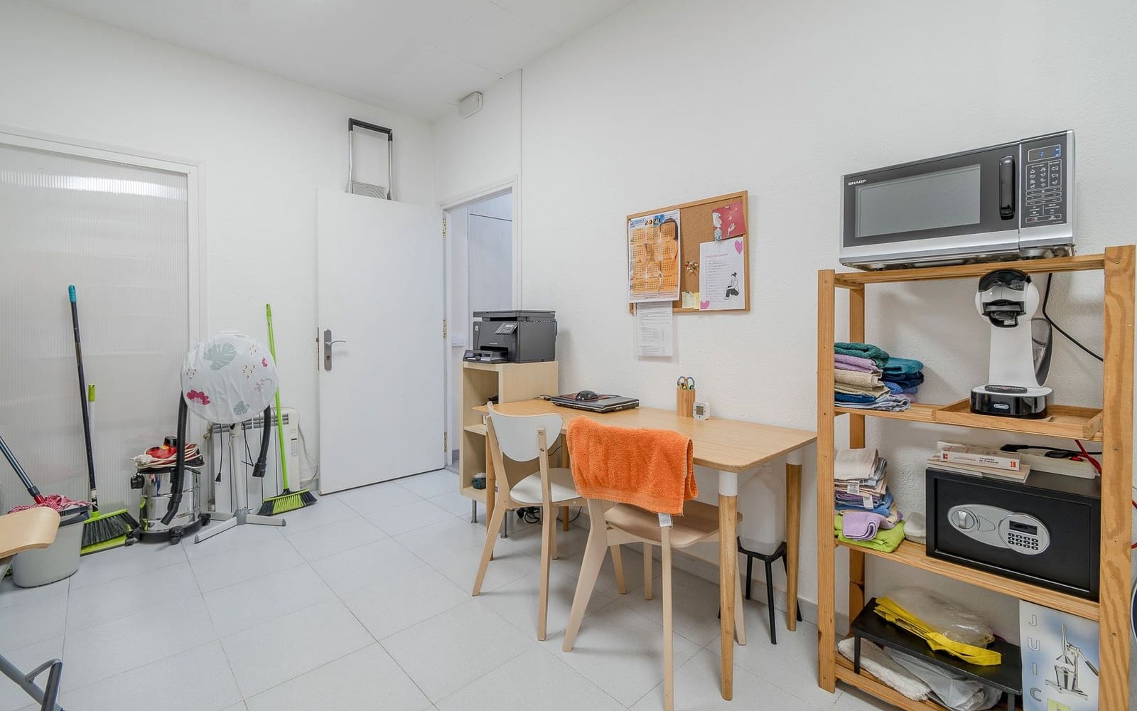 Commercial for sale in Girona city - € 230,000 (Ref: 8602695)