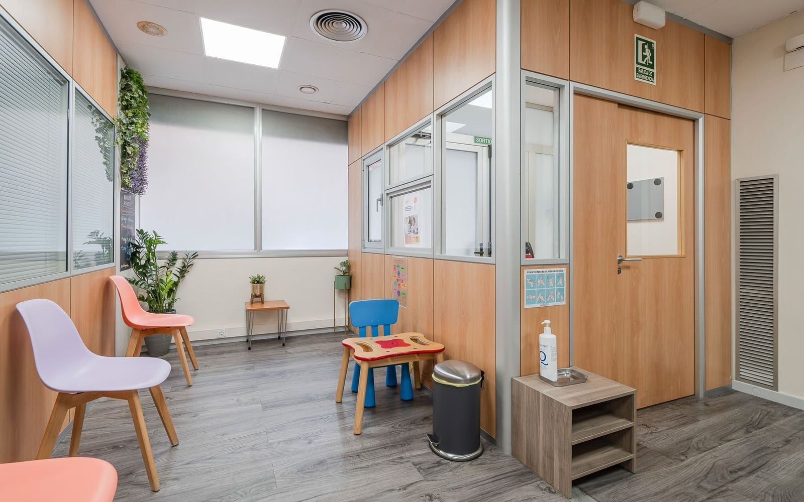 Commercial for sale in Girona city - € 230,000 (Ref: 8602695)