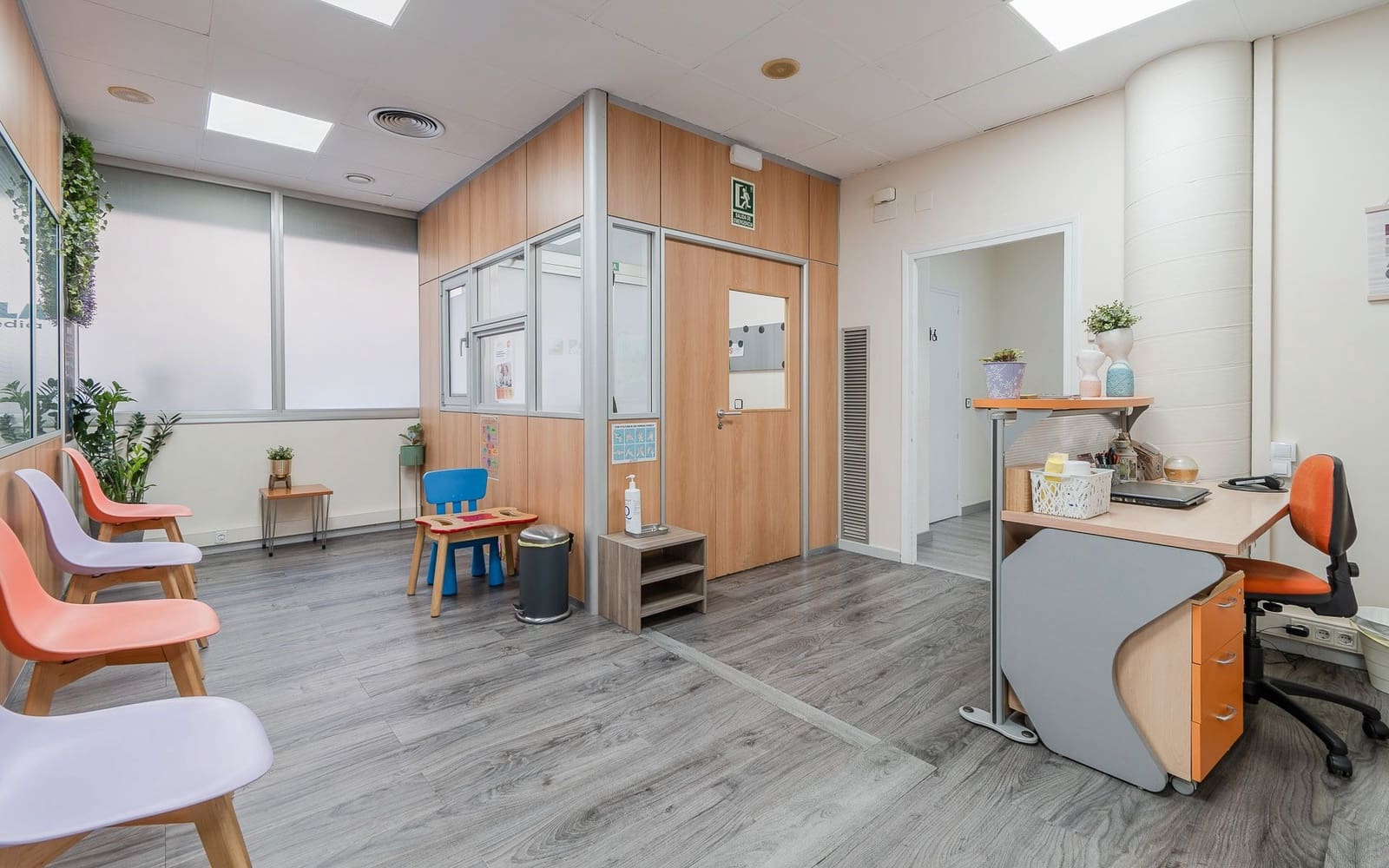 Commercial for sale in Girona city - € 230,000 (Ref: 8602695)