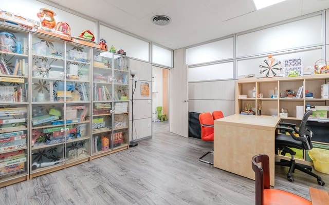 Erhverv til salg i Girona by - € 230.000 (Ref: 8602695)