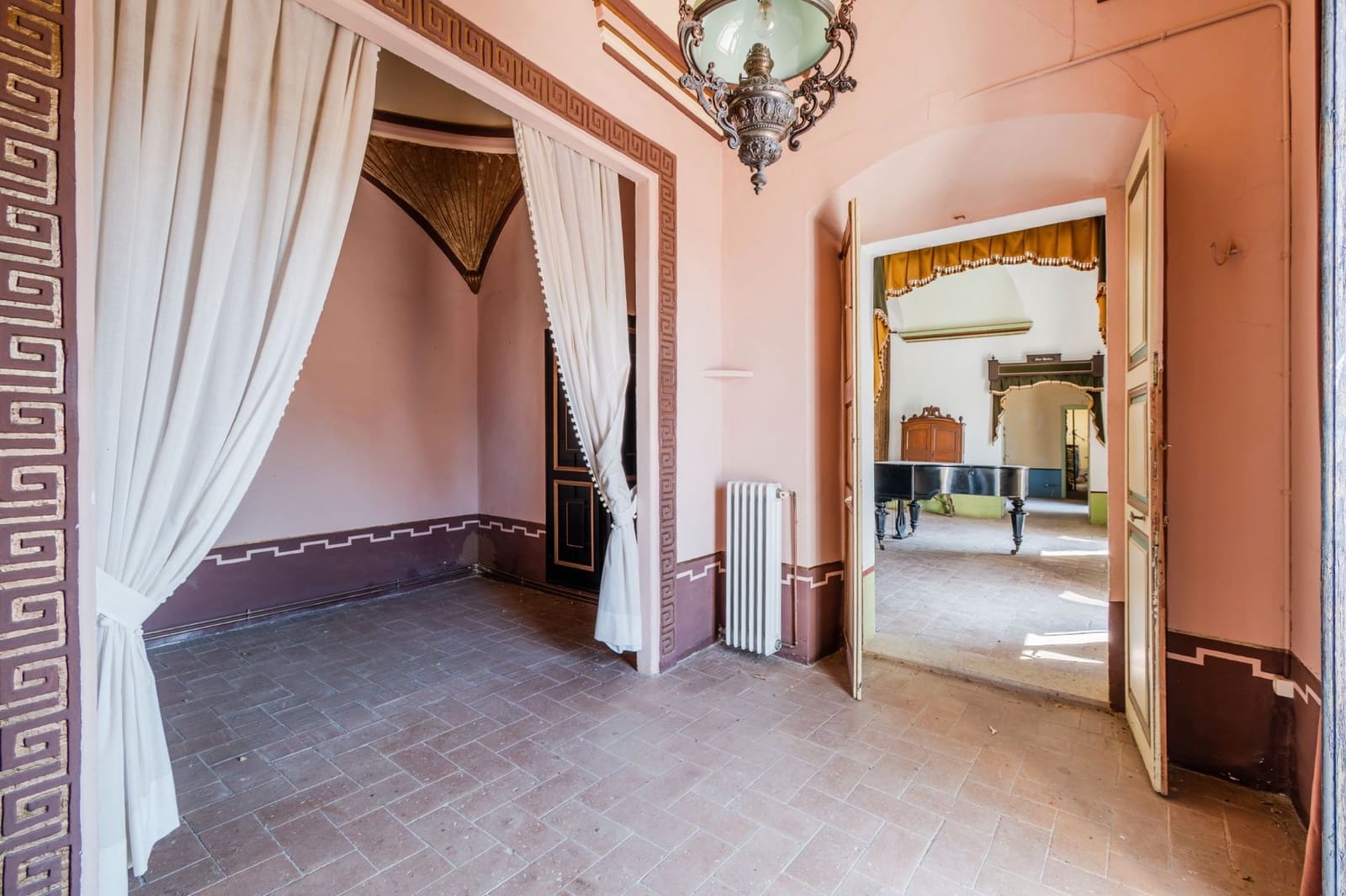 12 sypialnia Finka/Dom wiejski na sprzedaż w Roses z basenem garażem - 2 800 000 € (Ref: 8690315)